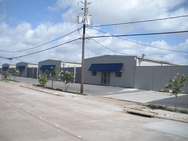 Primary Photo Of 5340 Prudence Dr, Houston Warehouse For Lease