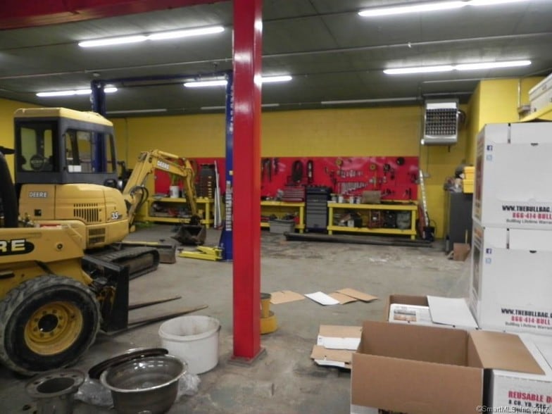 More Photos Of 8 Route 80, Killingworth Warehouse For Lease