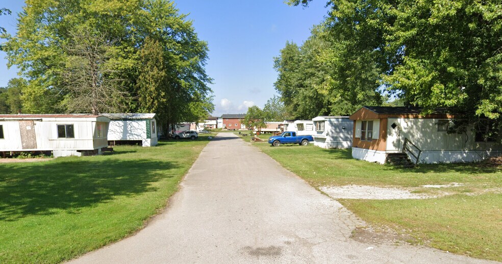 More Photos Of 1 Meadowbrook Acres, Parkersburg Multifamily For Sale