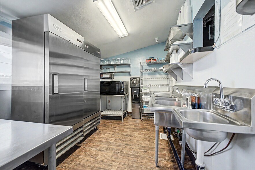 More Photos Of 3700 Vegas Dr, Las Vegas Daycare Center For Sale