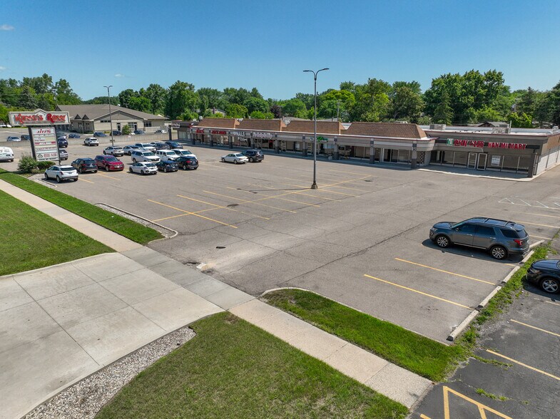 More Photos Of 5060-5120 Rochester Rd, Troy Storefront For Lease