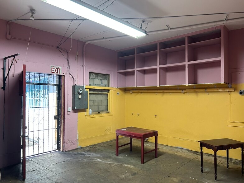 More Photos Of 1856 W Washington Blvd, Los Angeles General Retail For Sale