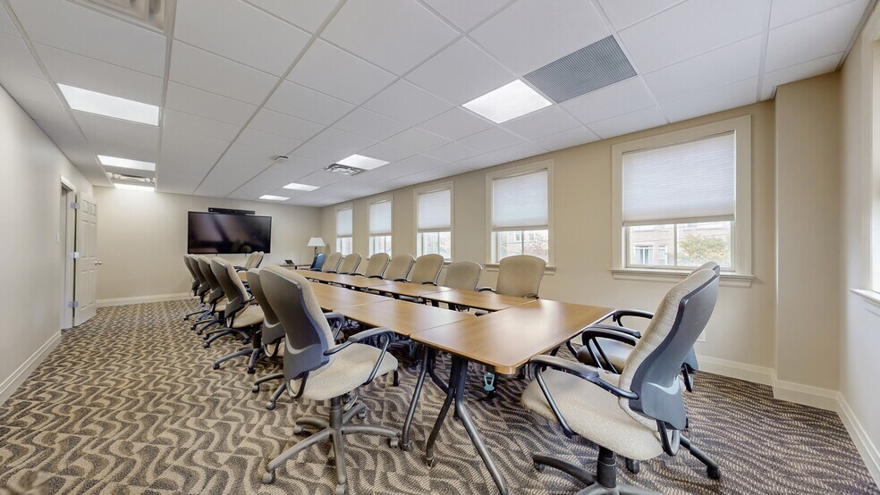 More Photos Of 121 Robinson St, Markham Office For Sale