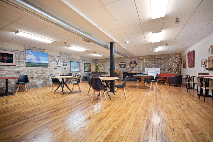 More Photos Of 211 N Franklin St, Port Washington Office For Lease