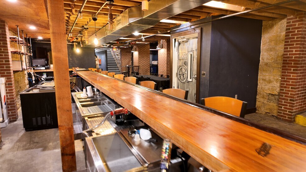 More Photos Of 101-123 Main St, Dubuque Storefront Retail Office For Sale