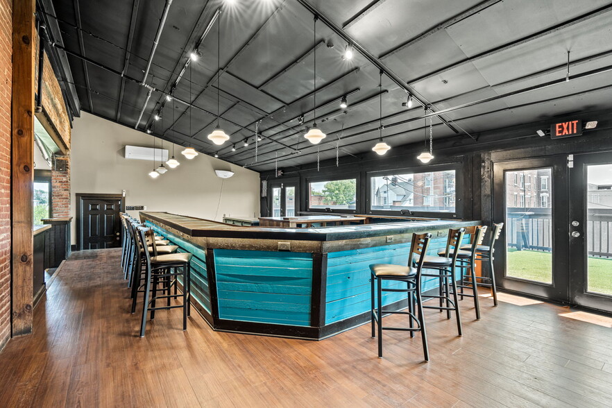 More Photos Of 134 Spring St, Jeffersonville Bar For Sale