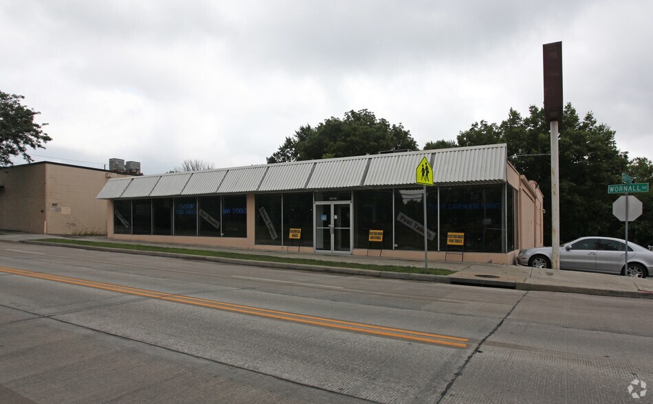 More Photos Of 8121 Wornall Rd, Kansas City Freestanding For Sale