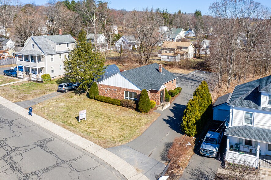More Photos Of 14 Maple St, Terryville Office For Lease