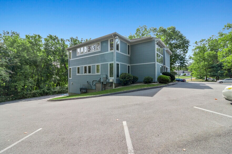 More Photos Of 155 Sycamore St, Glastonbury Office For Lease