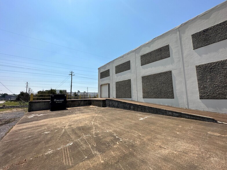 More Photos Of 4286-4362 Delp St, Memphis Warehouse For Lease