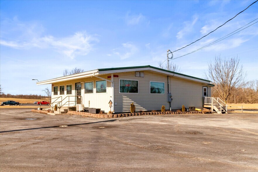 More Photos Of 93 Main St, Dresden Restaurant For Sale