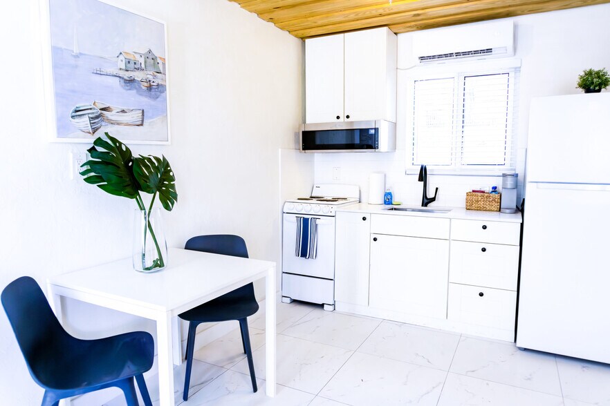 More Photos Of 4553 Bougainvillea Dr, Lauderdale By The Sea Hotel For Sale