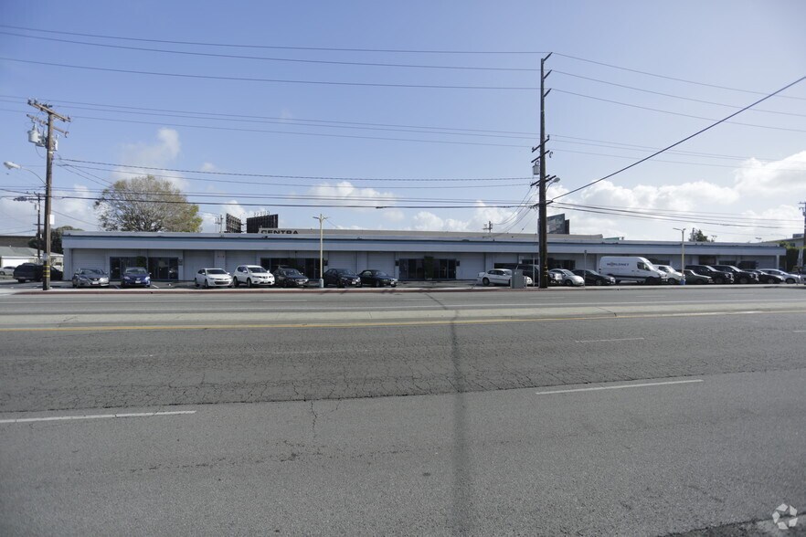 More Photos Of 10400-10422 S La Cienega Blvd, Inglewood Service For Lease