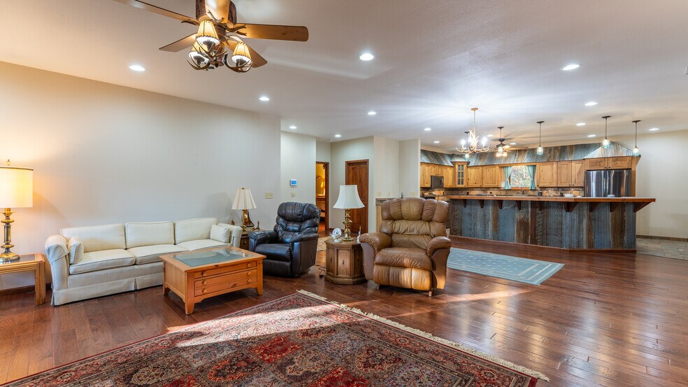 More Photos Of 283 Broken Post, Richland Specialty For Sale