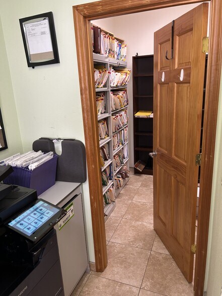 More Photos Of 406 N Indiana Ave, Englewood Medical For Sale