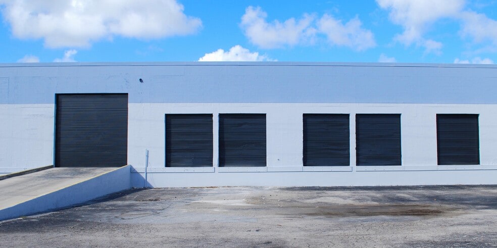 More Photos Of 1100 25th St, West Palm Beach Warehouse For Lease