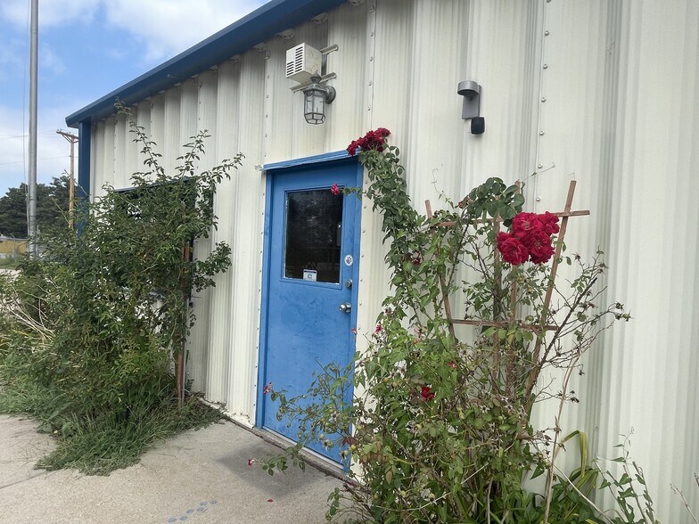 More Photos Of 2815 River Road Dr, Waterloo Office For Lease