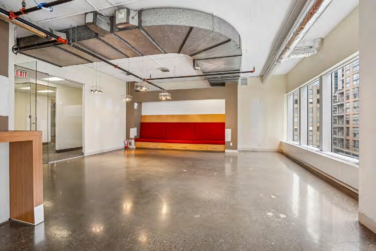 More Photos Of 60 Bloor St W, Toronto Office For Lease