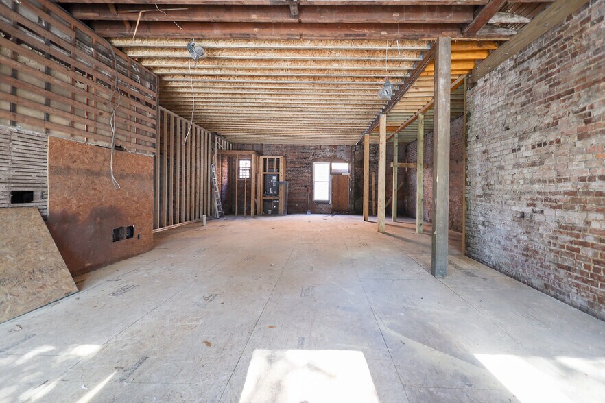 More Photos Of 351-355 Martin Luther King Jr Blvd, Savannah Storefront Retail Residential For Lease