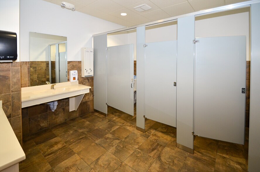 More Photos Of 970 S 29th St W, Billings Office For Sale