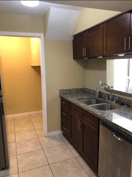 More Photos Of 720 Memorial Mews St, Houston Multifamily For Sale