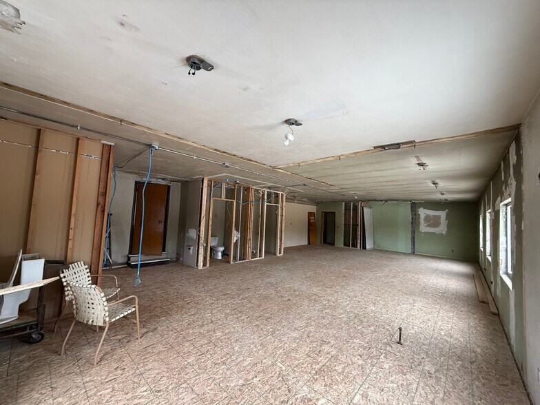 More Photos Of 10906-10910 US 24, Fort Wayne General Retail For Lease