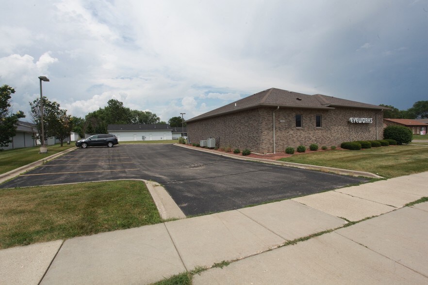 More Photos Of 1305 Excalibur Dr, Janesville Office For Sale