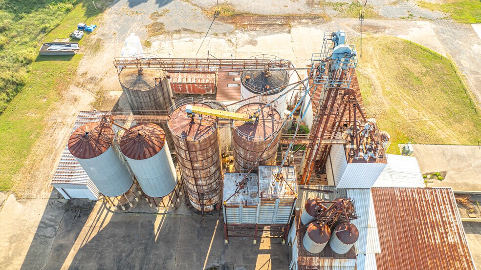 More Photos Of 220 Progress Blvd, Longview Warehouse For Sale