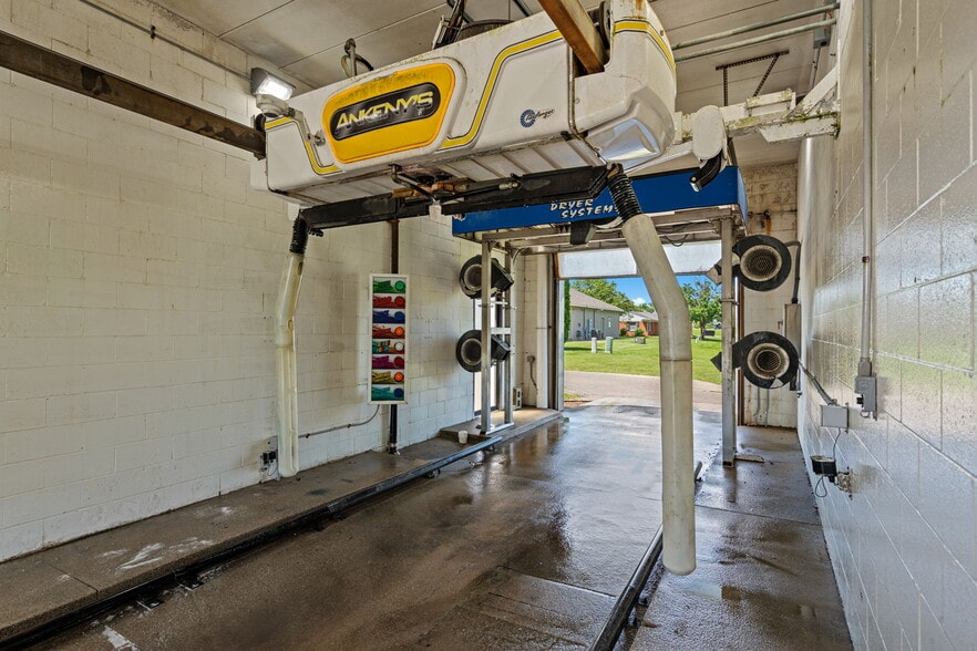 More Photos Of 1400 14th St NW, Austin Service Station For Sale