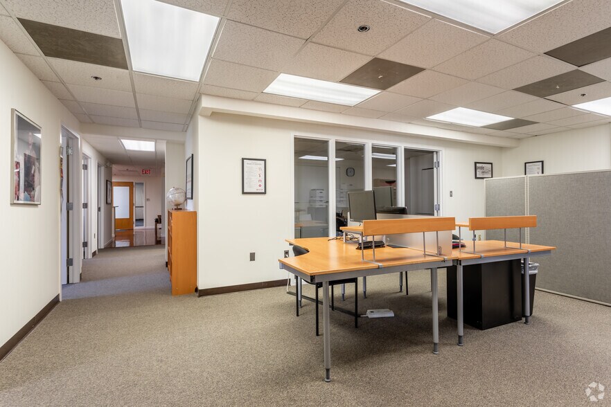 More Photos Of 4915 St. Elmo Ave, Bethesda Loft Creative Space For Lease