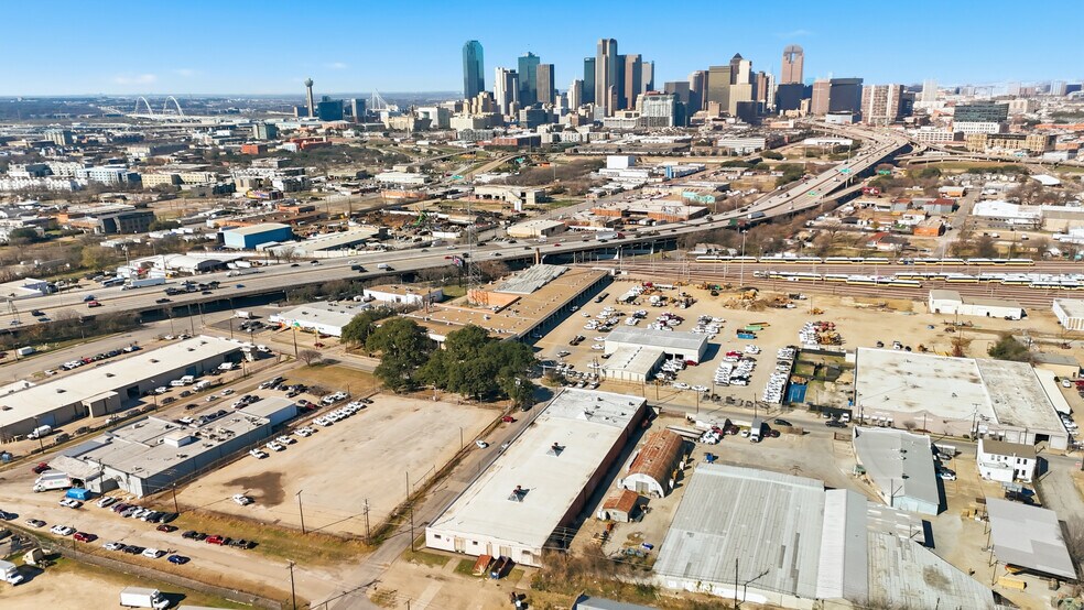 More Photos Of 2700 Atlanta St, Dallas Warehouse For Lease