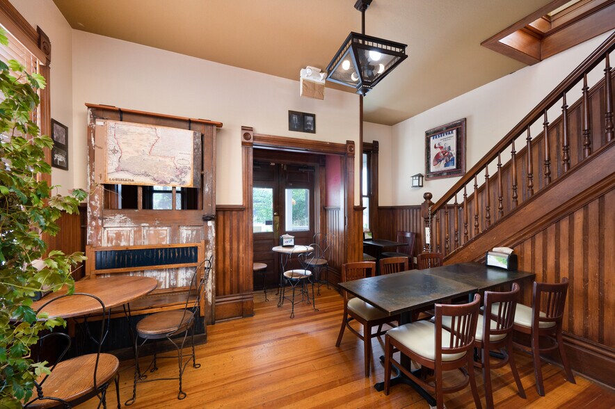 More Photos Of 2711 W College St, Bozeman Restaurant For Sale