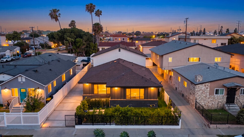 Primary Photo Of 12527 Cranbrook Ave, Hawthorne Apartments For Sale