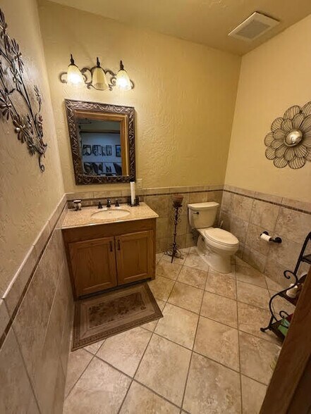 More Photos Of 1014 24th Ave NW, Norman Office For Sale