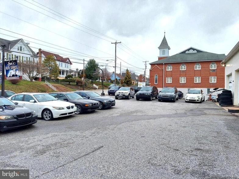 More Photos Of 120 E Market St, Hallam Auto Repair For Sale