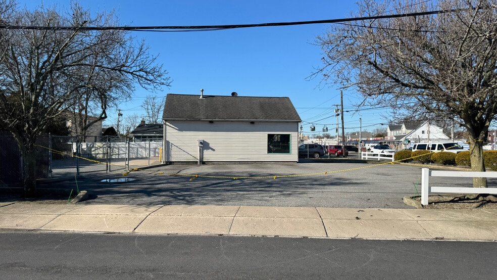 More Photos Of 199 E Montauk Hwy, Lindenhurst Freestanding For Sale