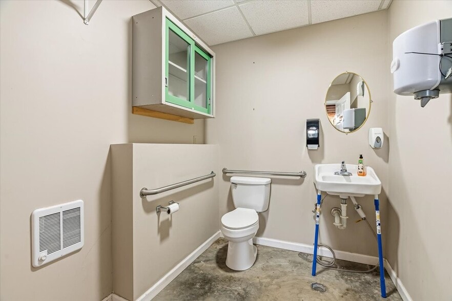 More Photos Of 106 Flow State Vis, Asheville Flex For Lease