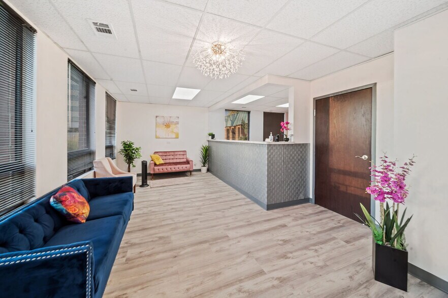 More Photos Of 1323 Butterfield Rd, Downers Grove Unknown For Lease