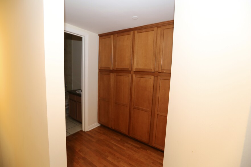 More Photos Of 14317 Friar St, Van Nuys Apartments For Sale