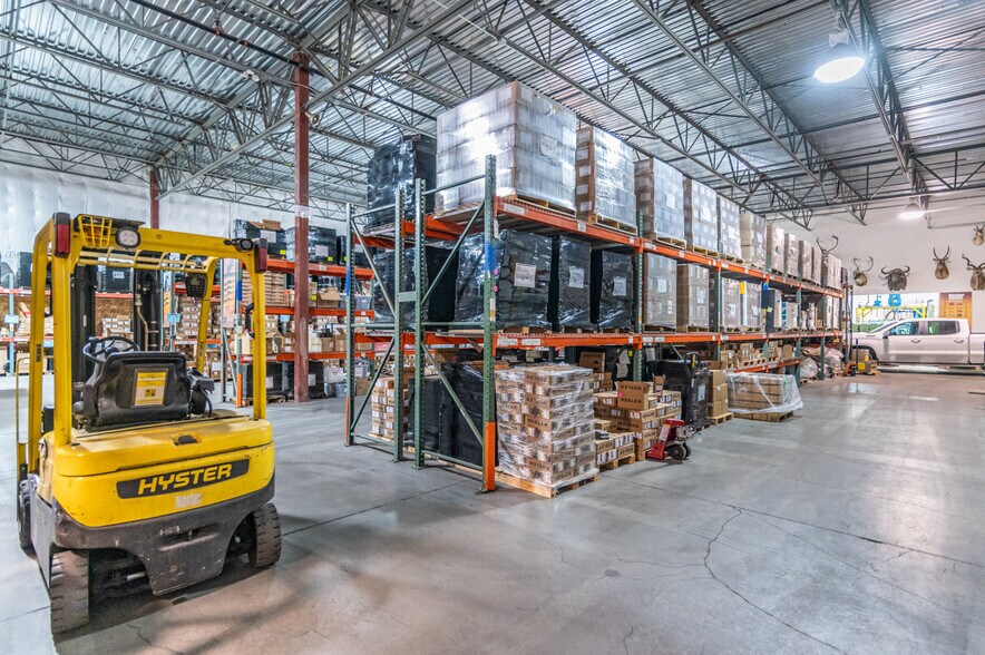 More Photos Of 95 SW Columbia St, Bend Flex For Sale