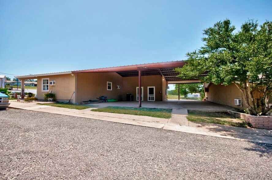 More Photos Of 930 Ranch Road 261, Buchanan Dam Apartments For Sale