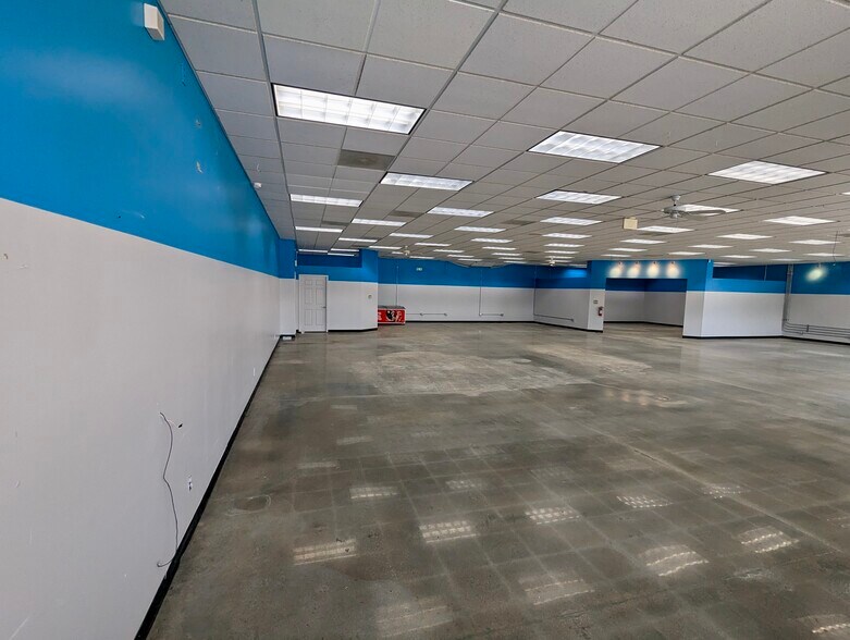 More Photos Of 819 W Main St, Carbondale General Retail For Lease