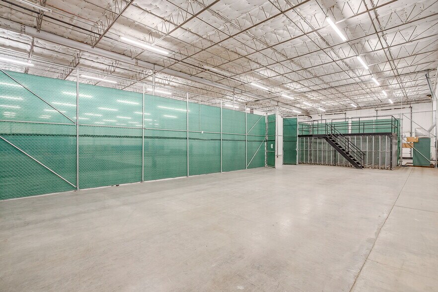 More Photos Of 4929 Northeast Pky, Fort Worth Distribution For Lease