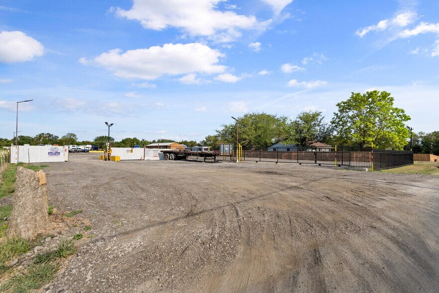 More Photos Of 1241 Narrow Ln, Red Oak Land For Sale