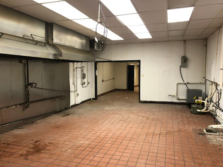 More Photos Of 101-107 N Oak Park Ave, Oak Park General Retail For Sale