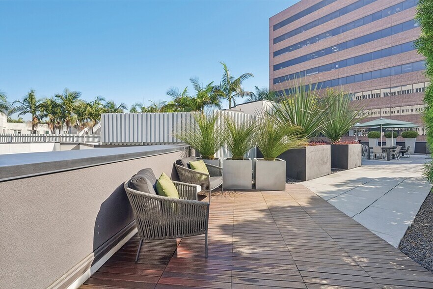 More Photos Of 1111 Wilshire Blvd, Los Angeles Apartments For Lease