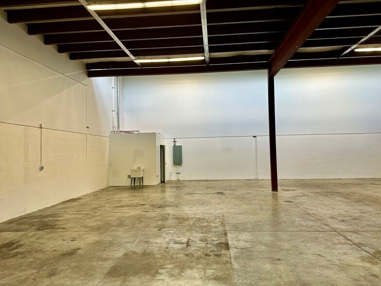 More Photos Of 3497 Blue Ball Rd, Elkton Light Distribution For Lease