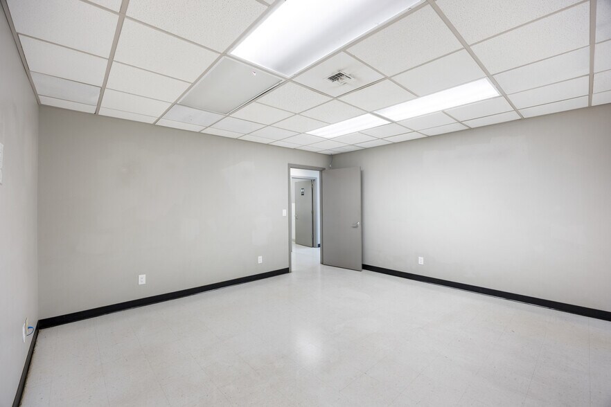 More Photos Of 11814 Debonair Rd NE, Moses Lake Warehouse For Lease