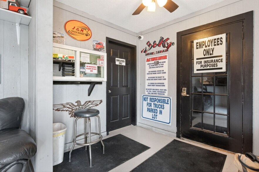 More Photos Of 109 Tabor Dr, Crossville Industrial For Sale