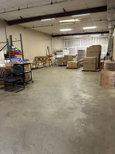 More Photos Of 300 Commerce Blvd, Bogart Warehouse For Lease
